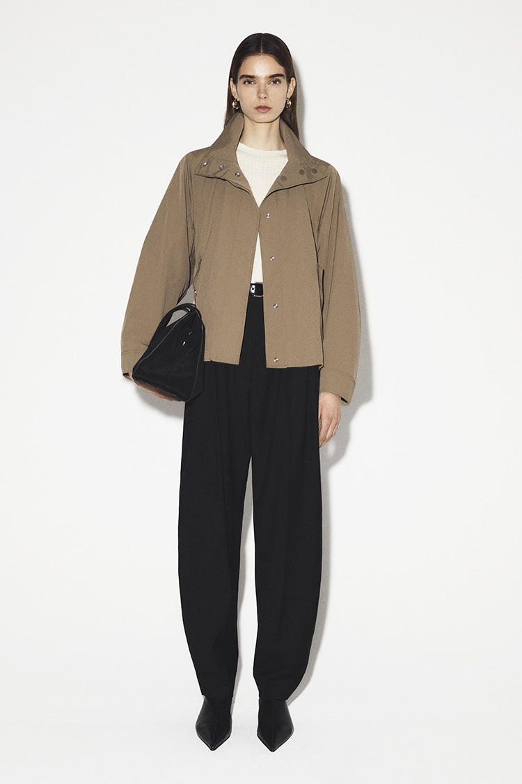 ナイロンファンネルネックジャケット